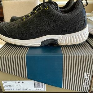 Size 8 Orthofeet BioFit Coral athletic shoe. Black